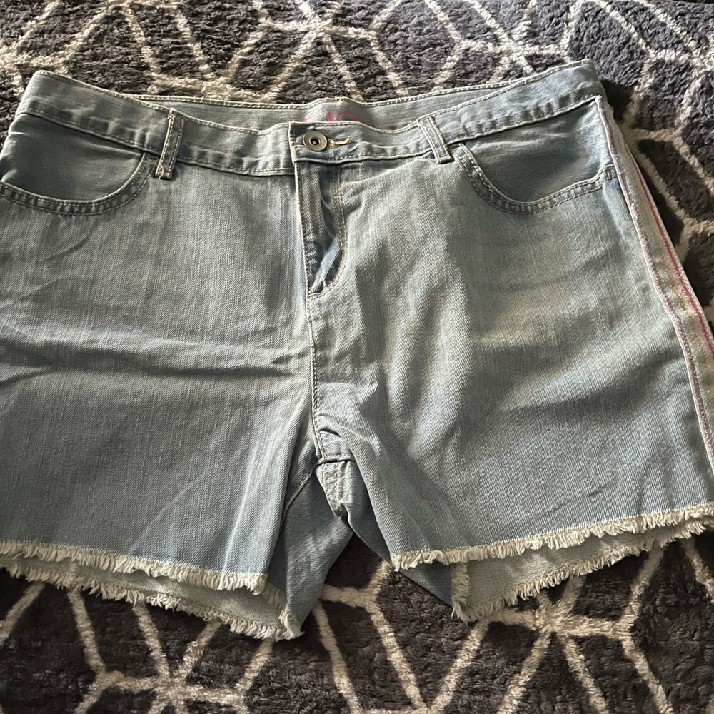 Girls| Light Blue Shorts w Rainbow Stripe